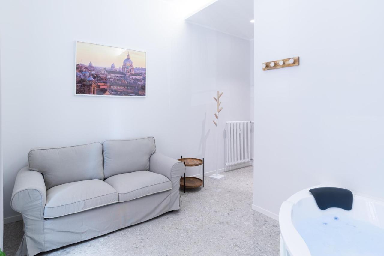 White Home Suite And Rooms — Photos 3